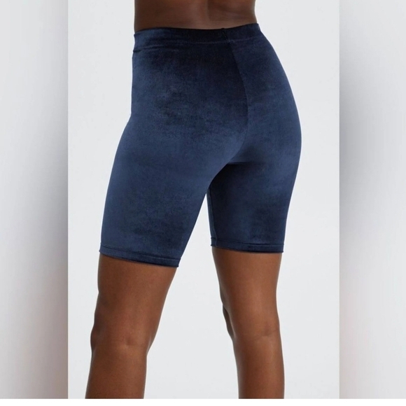 NEW Fabletics Deep Navy Velour Biker Shorts 9 - Picture 4 of 11